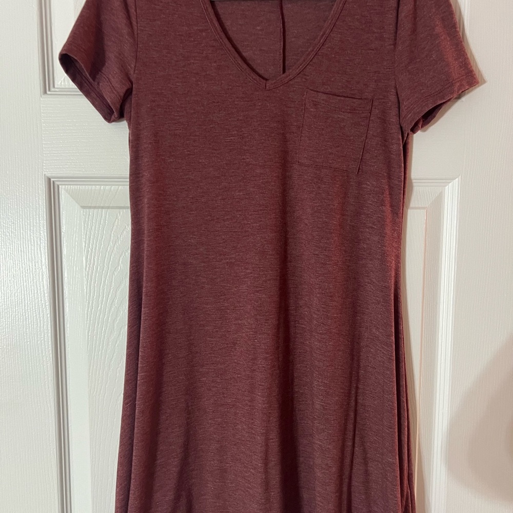Women's V-Neck Short Sleeve Pocket Top - Rose colored